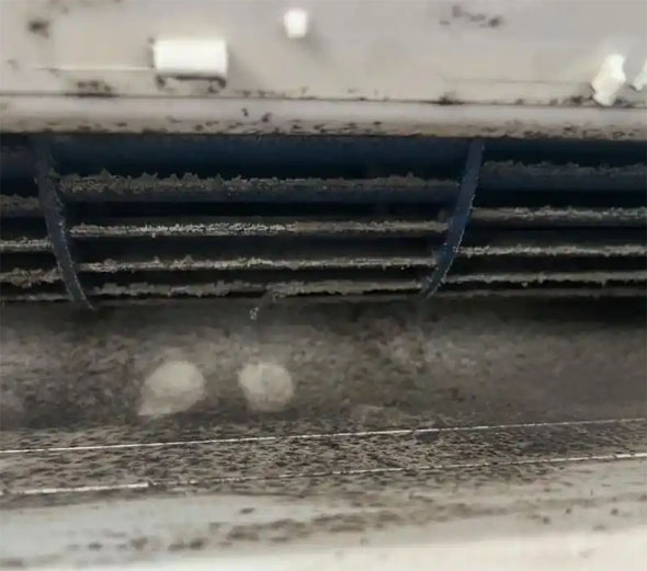 洪湖空调吹的风有股烧焦味是怎么回事